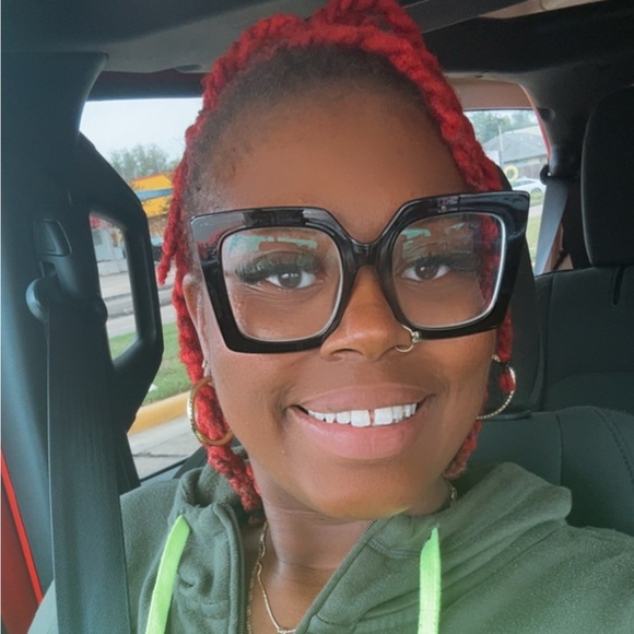 Meet your Posher, Bee - Picture 1 of 1